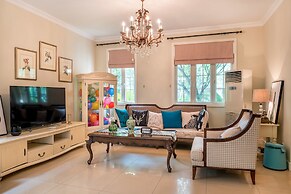 Cambridge Villa with 5 BRs