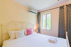 Cambridge Villa with 5 BRs