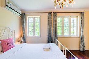 Cambridge Villa with 5 BRs