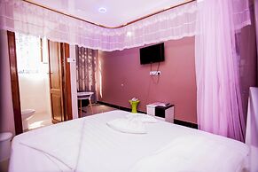 B10 Airport Lodge