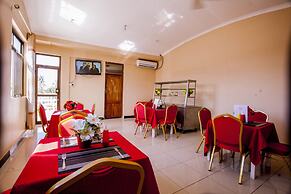 B10 Airport Lodge