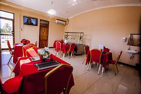 B10 Airport Lodge