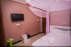 B10 Airport Lodge