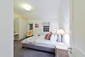 John Lennon Suite - hiphipstay