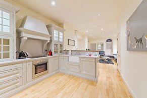 John Lennon Suite - hiphipstay