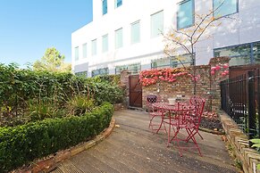 John Lennon Suite - hiphipstay