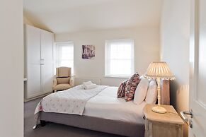 John Lennon Suite - hiphipstay