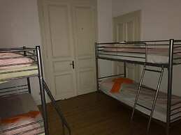 A&S Hostel Bonnerstr. 64