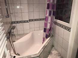 A&S Hostel Bonnerstr. 64