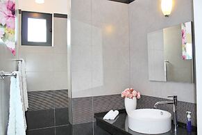 Grayci s House by Our Madeira