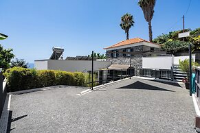Grayci s House by Our Madeira