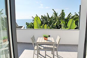 Grayci s House by Our Madeira