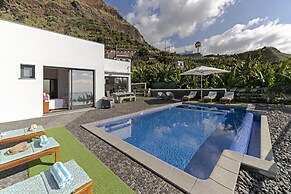 Grayci s House by Our Madeira