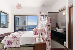 Grayci s House by Our Madeira