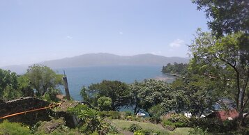 Beautiful Lake House Atitlan AT001