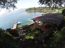 Beautiful Lake House Atitlan AT001