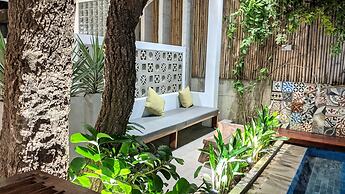 Sarina Hotel & Villa