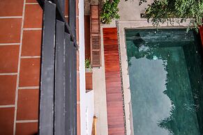 Sarina Hotel & Villa