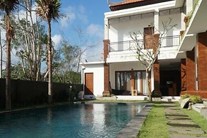 Seno Guesthouse & Cafe