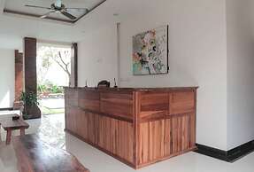 Seno Guesthouse & Cafe