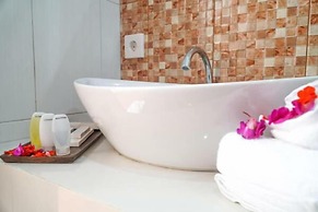 Seno Guesthouse & Cafe