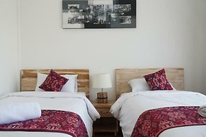 Seno Guesthouse & Cafe