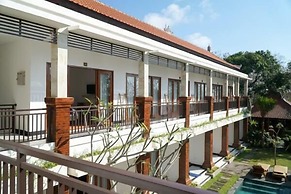 Seno Guesthouse & Cafe