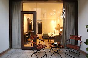 Kwality's Motel Shiraz