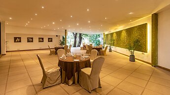 Kwality's Motel Shiraz