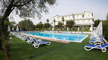 Front Lake Hotel Villa Paradiso Suite