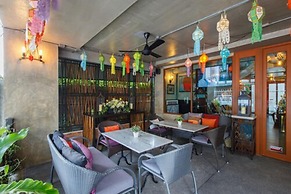 Chala Number 2 Art and Gallery House