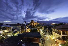 Chala Number 2 Art and Gallery House