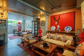 Chala Number 2 Art and Gallery House