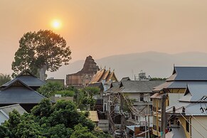 Chala Number 2 Art and Gallery House