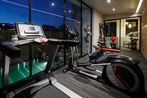 Chala Number 2 Art and Gallery House