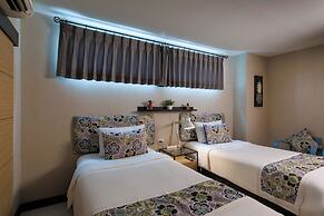 Chala Number 2 Art and Gallery House