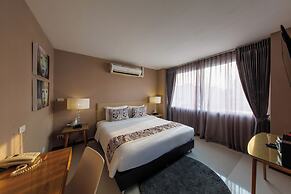 Chala Number 2 Art and Gallery House