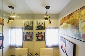 Chala Number 2 Art and Gallery House