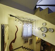 Chala Number 2 Art and Gallery House