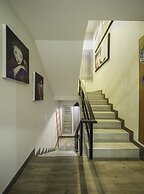 Chala Number 2 Art and Gallery House