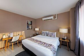 Chala Number 2 Art and Gallery House