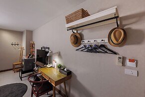 Chala Number 2 Art and Gallery House