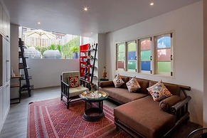 Chala Number 2 Art and Gallery House