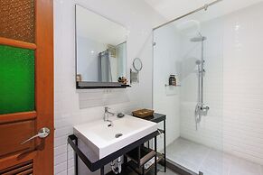 Chala Number 2 Art and Gallery House