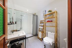 Chala Number 2 Art and Gallery House