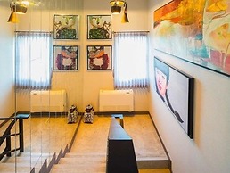 Chala Number 2 Art and Gallery House