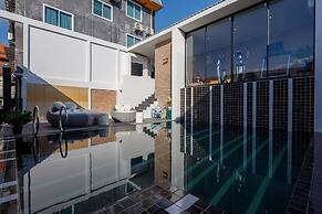 Chala Number 2 Art and Gallery House