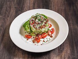 Holiday Inn & Suites Philadelphia W - Drexel Hill by IHG