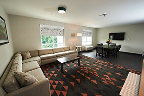 Holiday Inn & Suites Philadelphia W - Drexel Hill by IHG