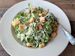 Holiday Inn & Suites Philadelphia W - Drexel Hill by IHG